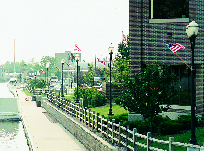 Grosse Pointe 3171BP-BLK-CTP post-top lighting fixture that aligns with the street.